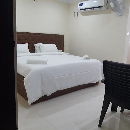 Cnr Residency Hotel Madanapalle Buitenkant foto