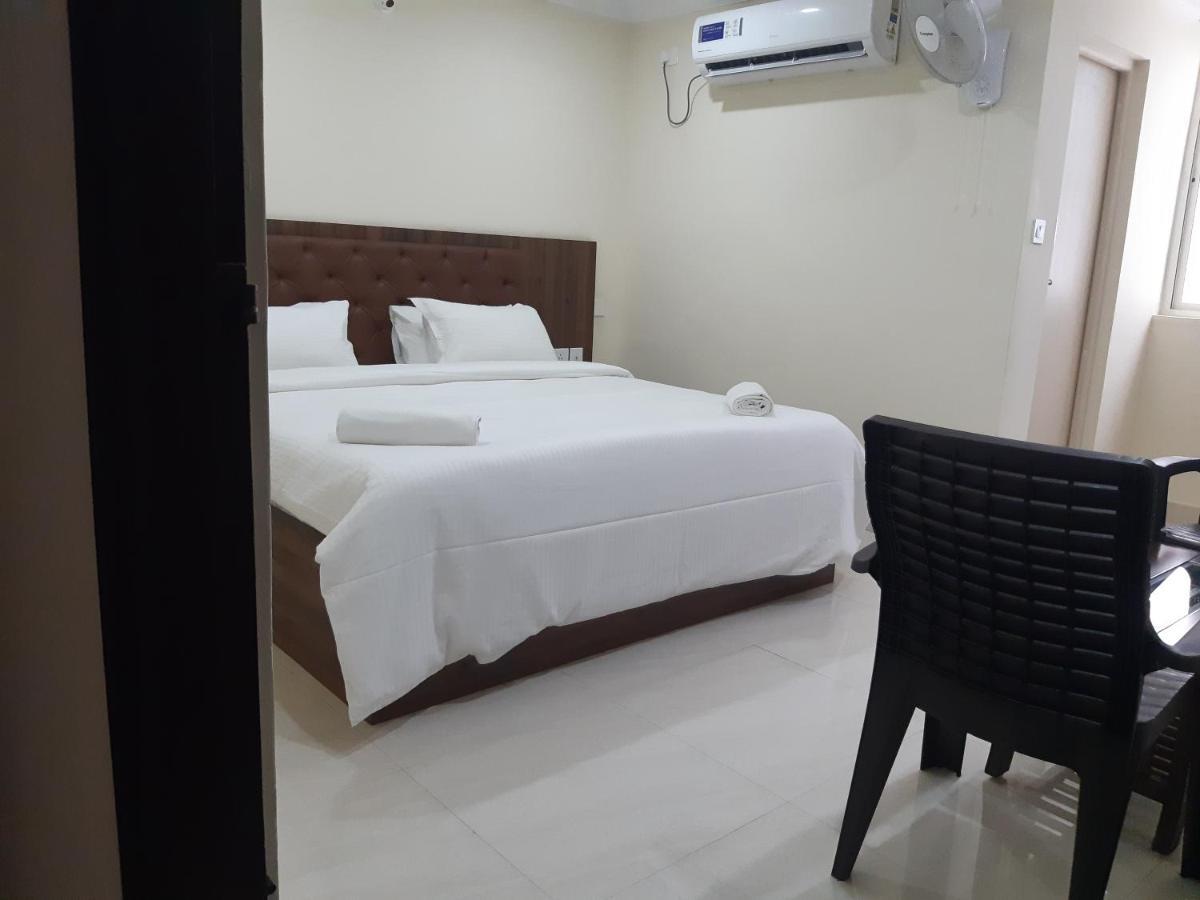 Cnr Residency Hotel Madanapalle Buitenkant foto