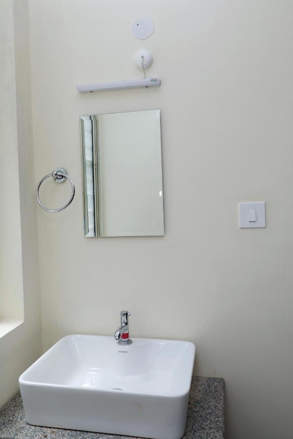 Cnr Residency Hotel Madanapalle Buitenkant foto