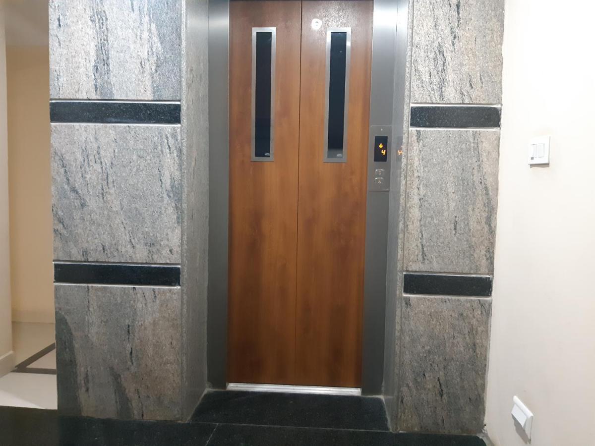 Cnr Residency Hotel Madanapalle Buitenkant foto