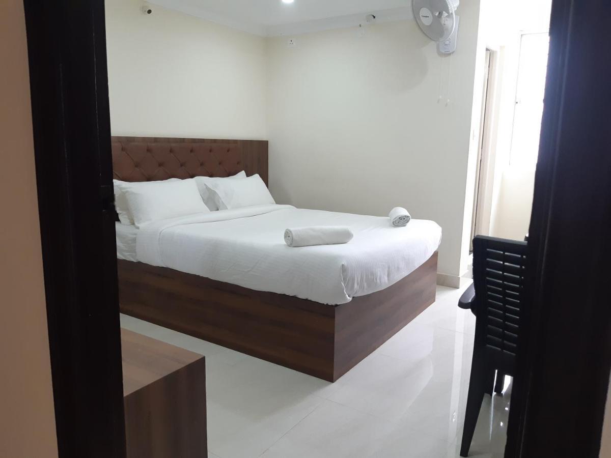 Cnr Residency Hotel Madanapalle Buitenkant foto