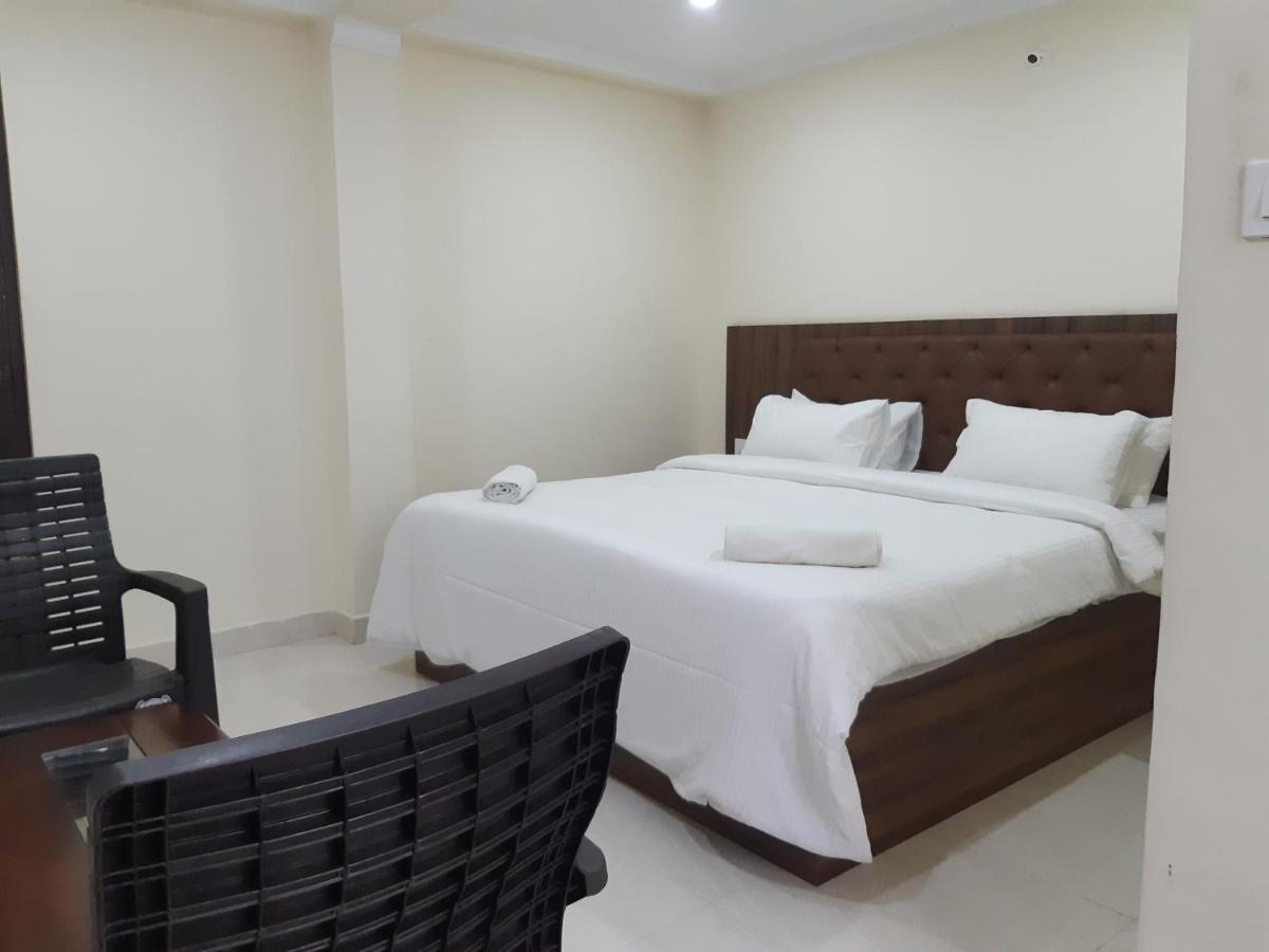 Cnr Residency Hotel Madanapalle Buitenkant foto